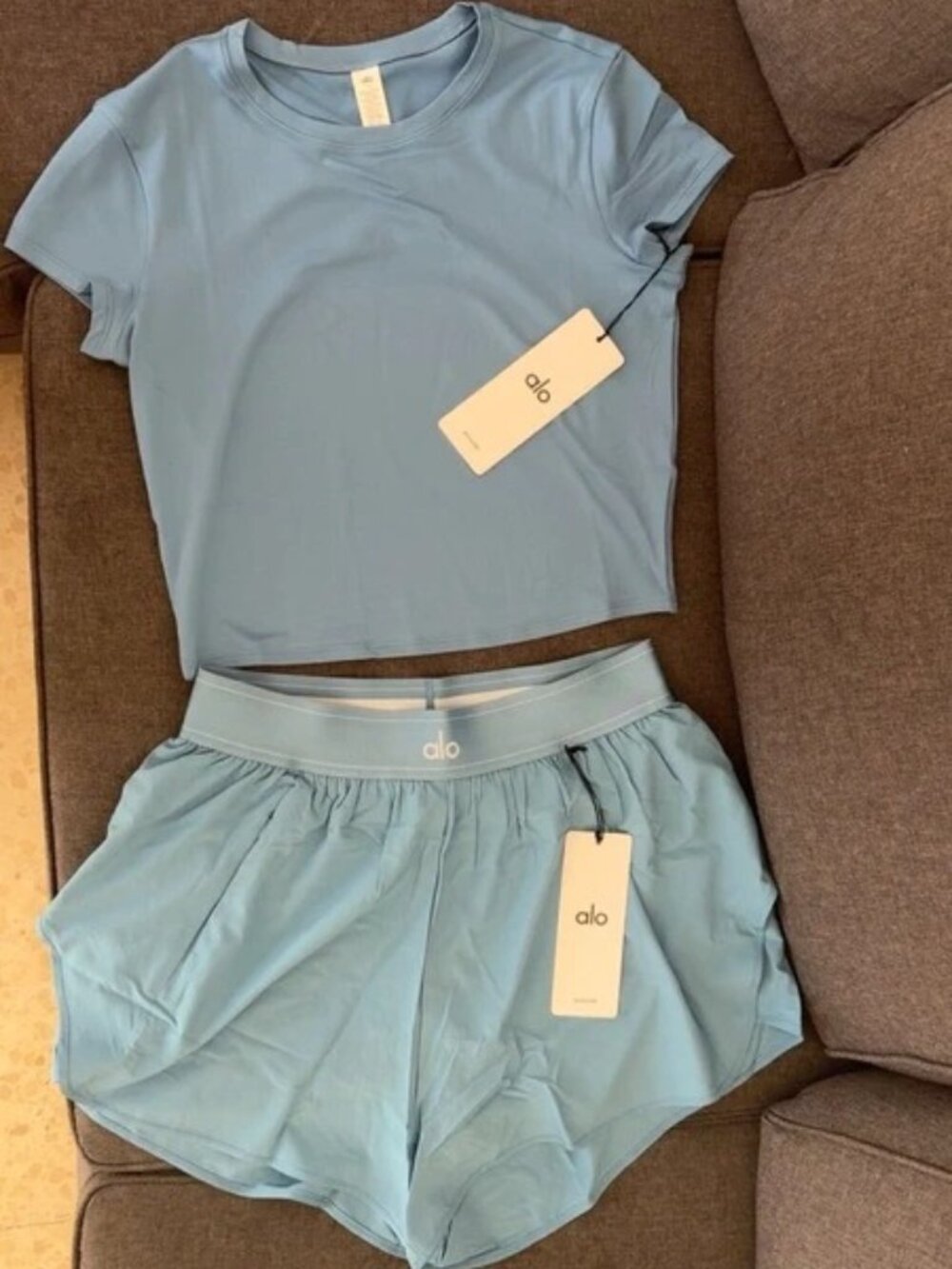 Alo Yoga Alosoft Crop Finesse Short Sleeve & Match Point Short Set L